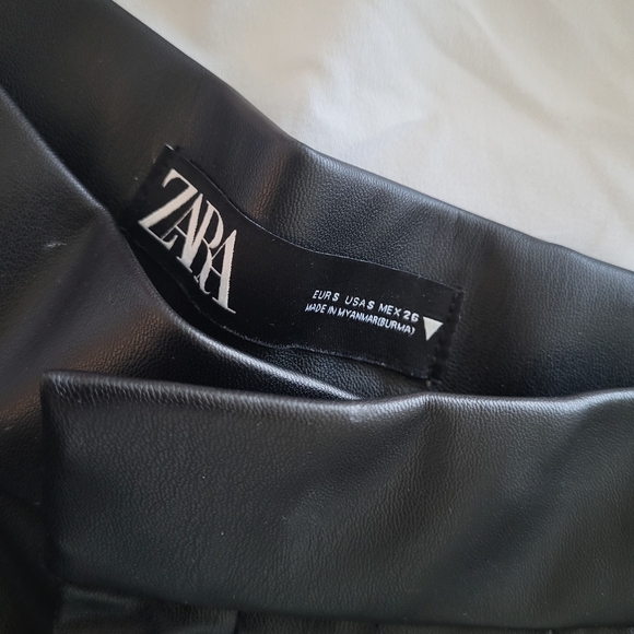 ZARA FAUX LEATHER PLEATED SHORTS - Picture 4 of 8